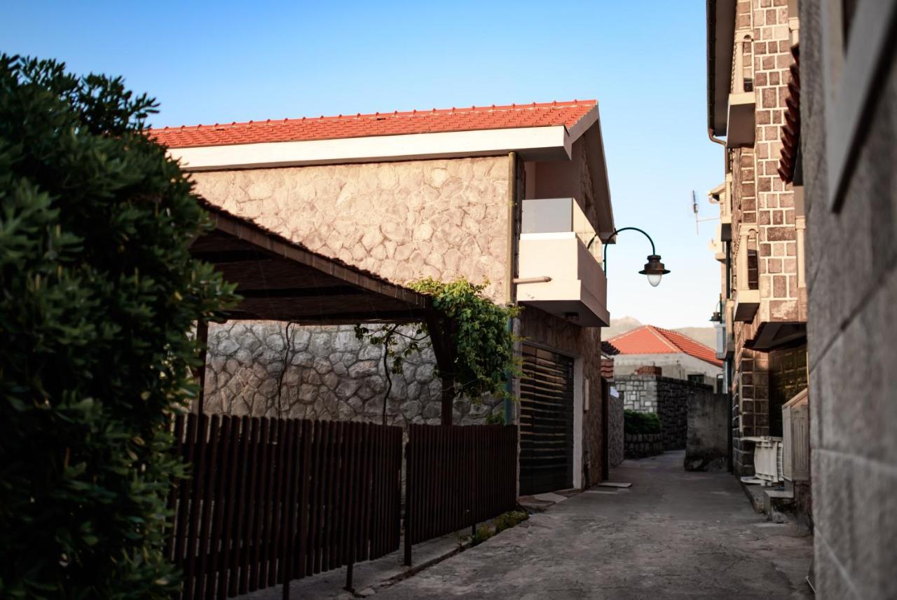 Apartments Ponta Krasici Tivat Exterior photo